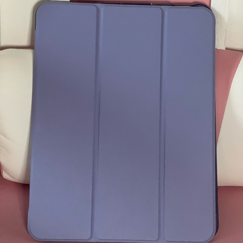iPad Air fourth and fifth generation case in the color of English lilac